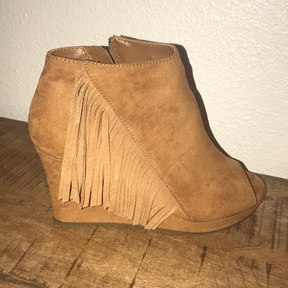 jore Shoes - Super cute fringe boots